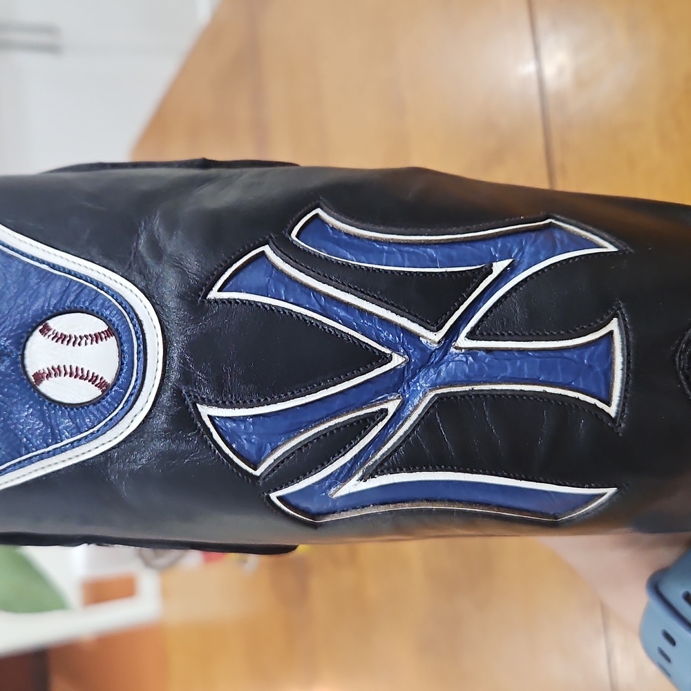 Justin Boots Black and Blue Heeled Boots - Picture 6 of 10